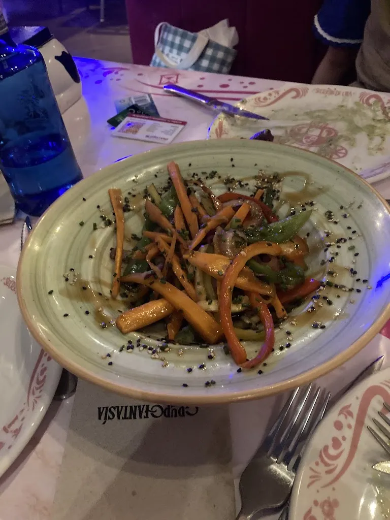 Nikki SoydelTete_Los Secretos de Lola Restaurante_Oso El_review