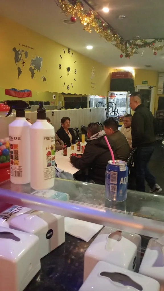 Bar restaurante ecuatoriano La cueva del oso restaurant in Oso El