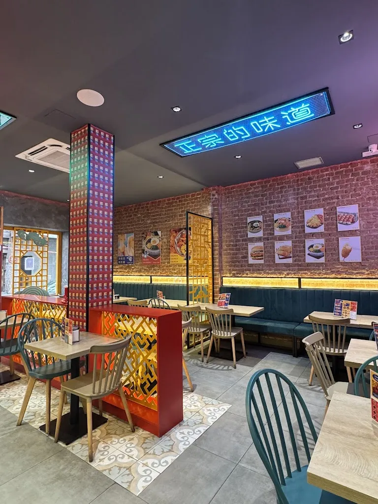 Keith Rabasto_Restaurante Familia Oso_Oso El_review