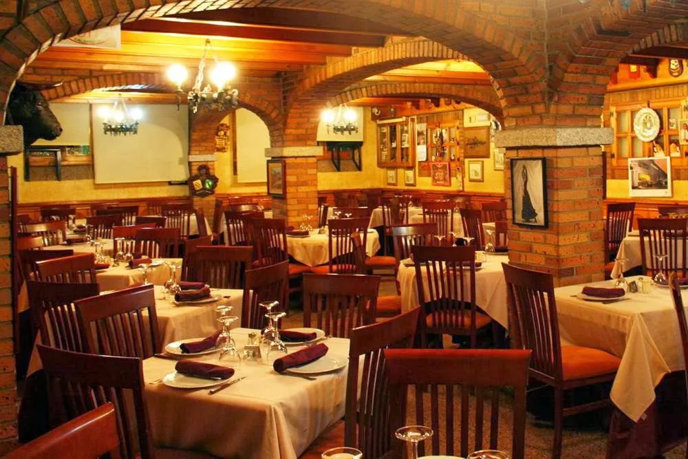 Restaurante Montecarlo_Navas del Marqués Las_slider_image_1