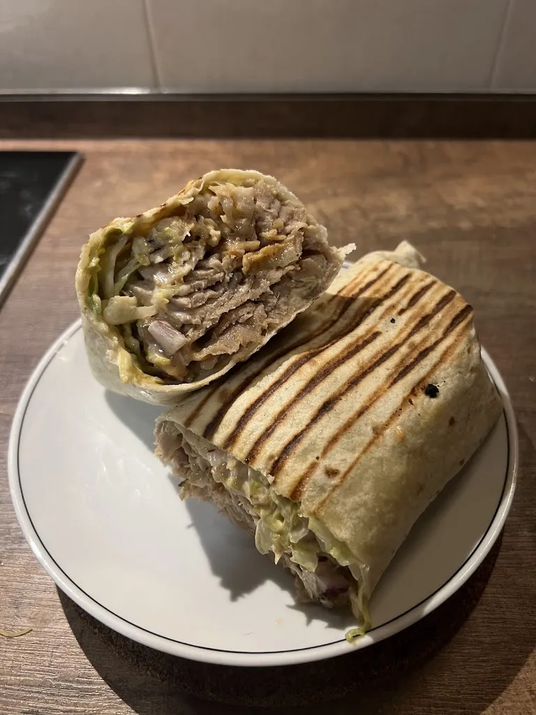 Javier Rodrigo_FAST FOOD I.Z_Navas del Marqués Las_review