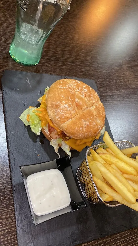 FAST FOOD I.Z_Navas del Marqués Las_slider_image_3