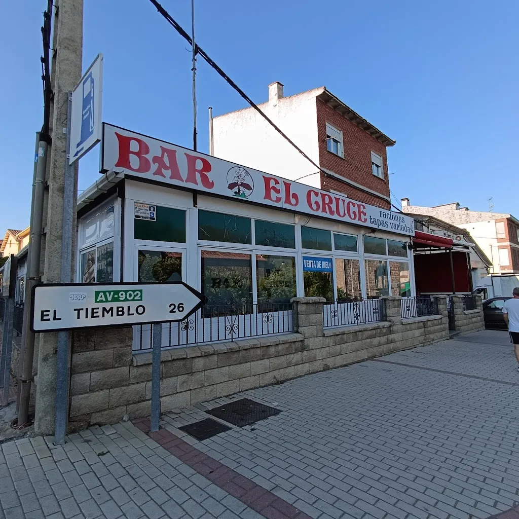 BAR EL CRUCE restaurant in Navaluenga