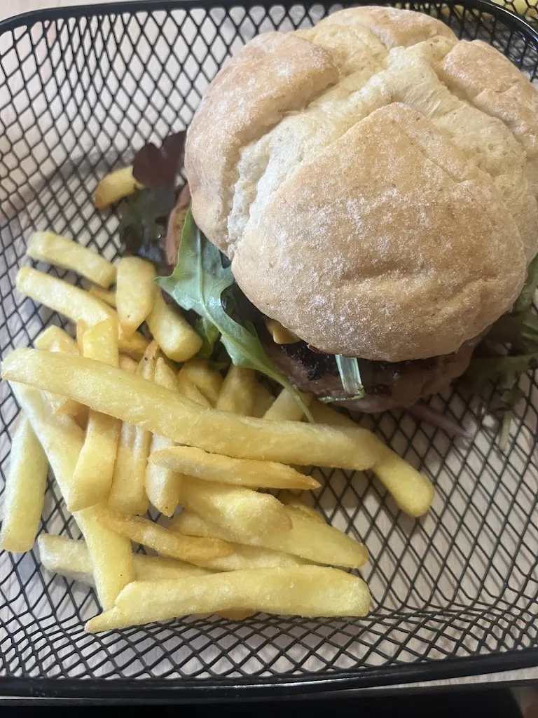 María S.M._Bar Restaurante El Puente en Pedro Bernardo_Pedro Bernardo_review