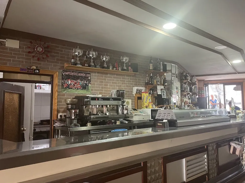 Emma_BAR LA CORTE._Pedro Bernardo_recensione