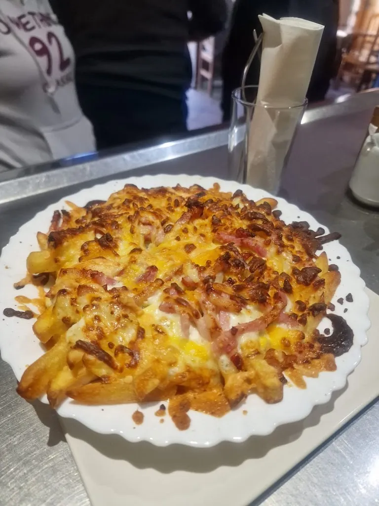 Paula Gómez Robles_Bar Los Chorros_Pedro Bernardo_review