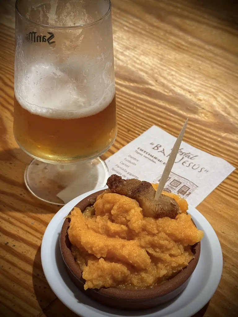 Ana H. Pool_Hostal Bar Jesús_Piedrahíta_avis