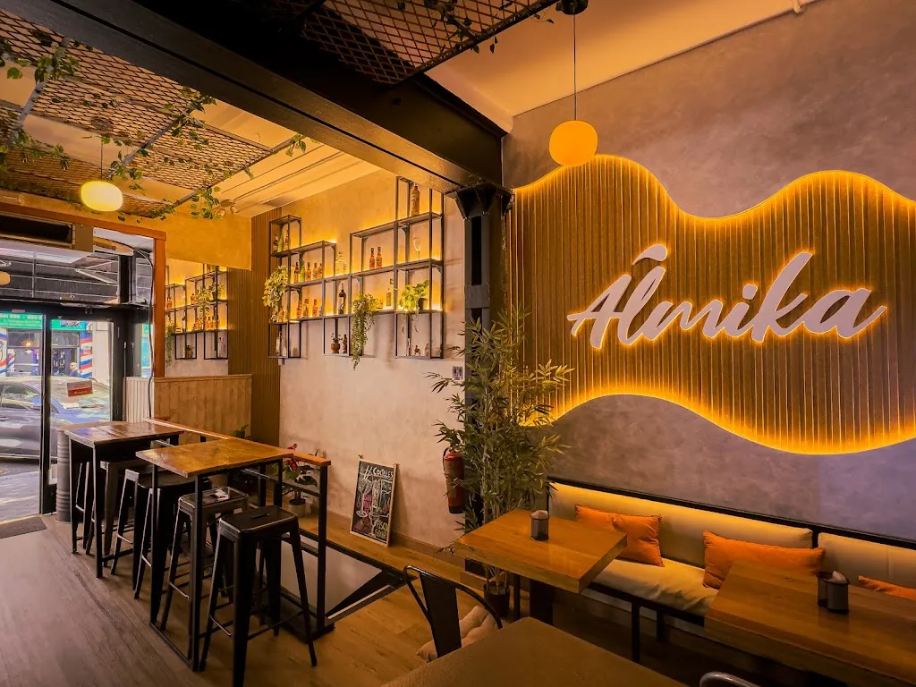 Álmika (Coffee-Resto-Bar) restaurant in Pedro-Rodríguez