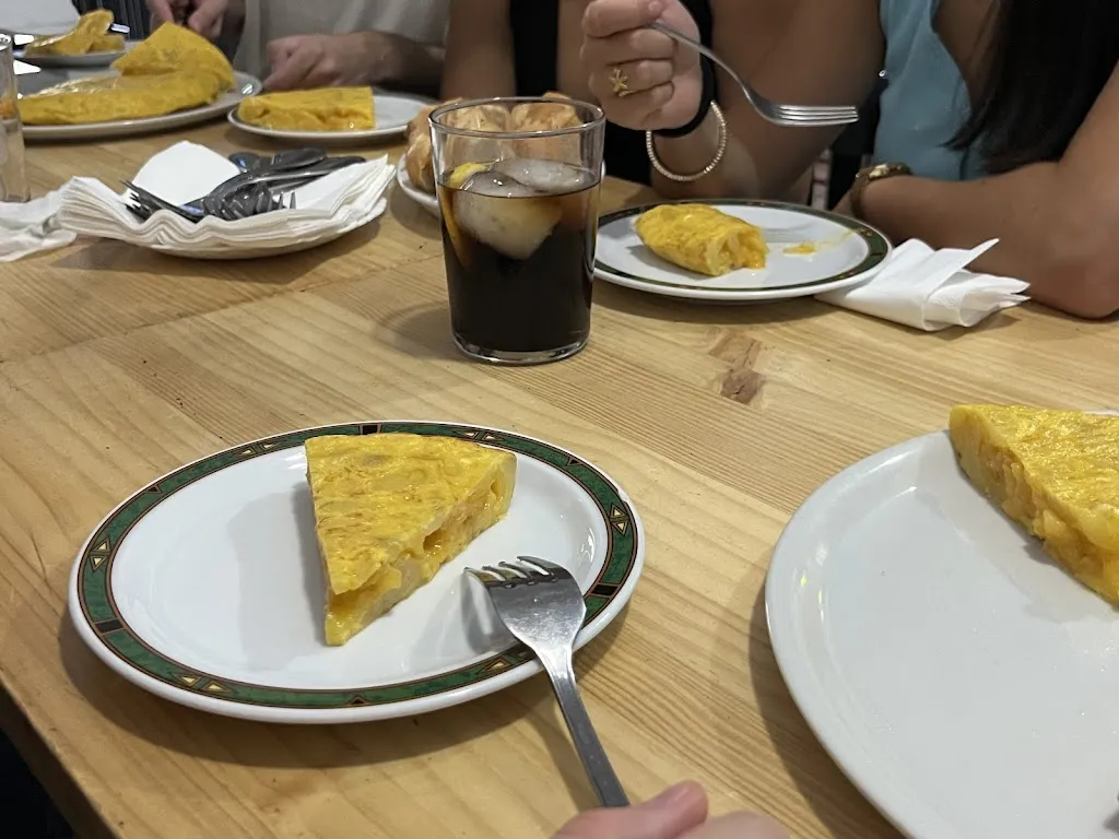 Natalie Hildebrand_Café Mario Bar_Pedro-Rodríguez_review