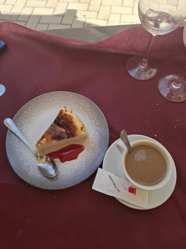 Violeta Carrillo Rojo_Bar restaurante Los Claveles_Navalmoral_Bewertung