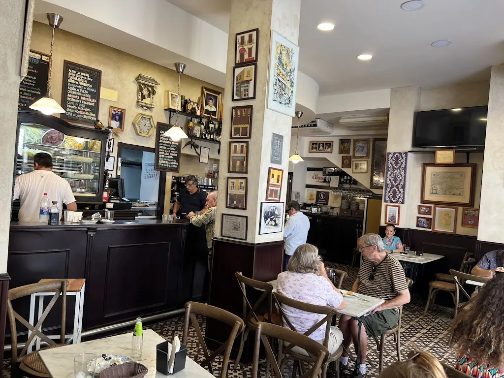 Bar restaurante Los Claveles restaurant in Navalmoral