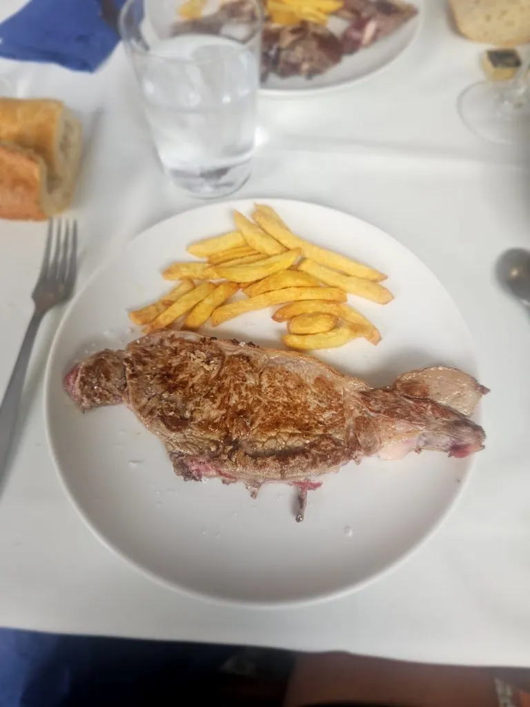 Álvaro Pérez_HOSTAL ARPA/RESTARANTE CLAUDIA/BAR_Navalmoral_review