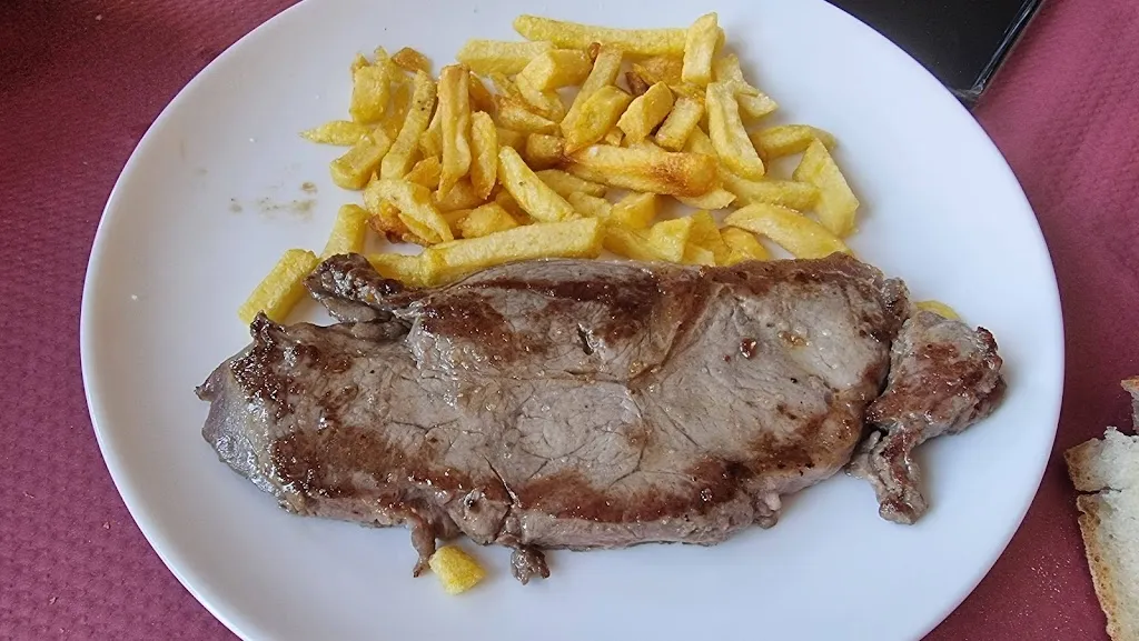 HOSTAL ARPA/RESTARANTE CLAUDIA/BAR_Navalmoral_slider_image_3