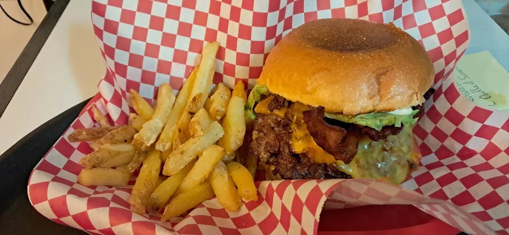 BAR - PHIBURGER_Mesia_slider_image_3