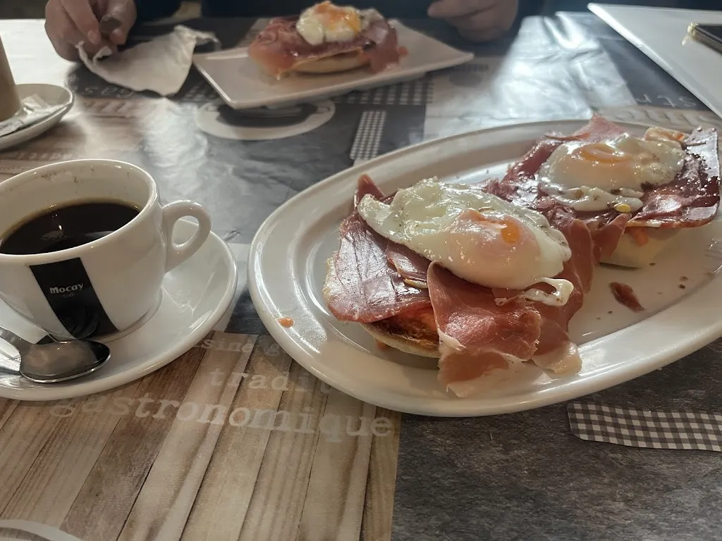 Vicente Alfonso_Cafetería Avenida_Navalmoral_review