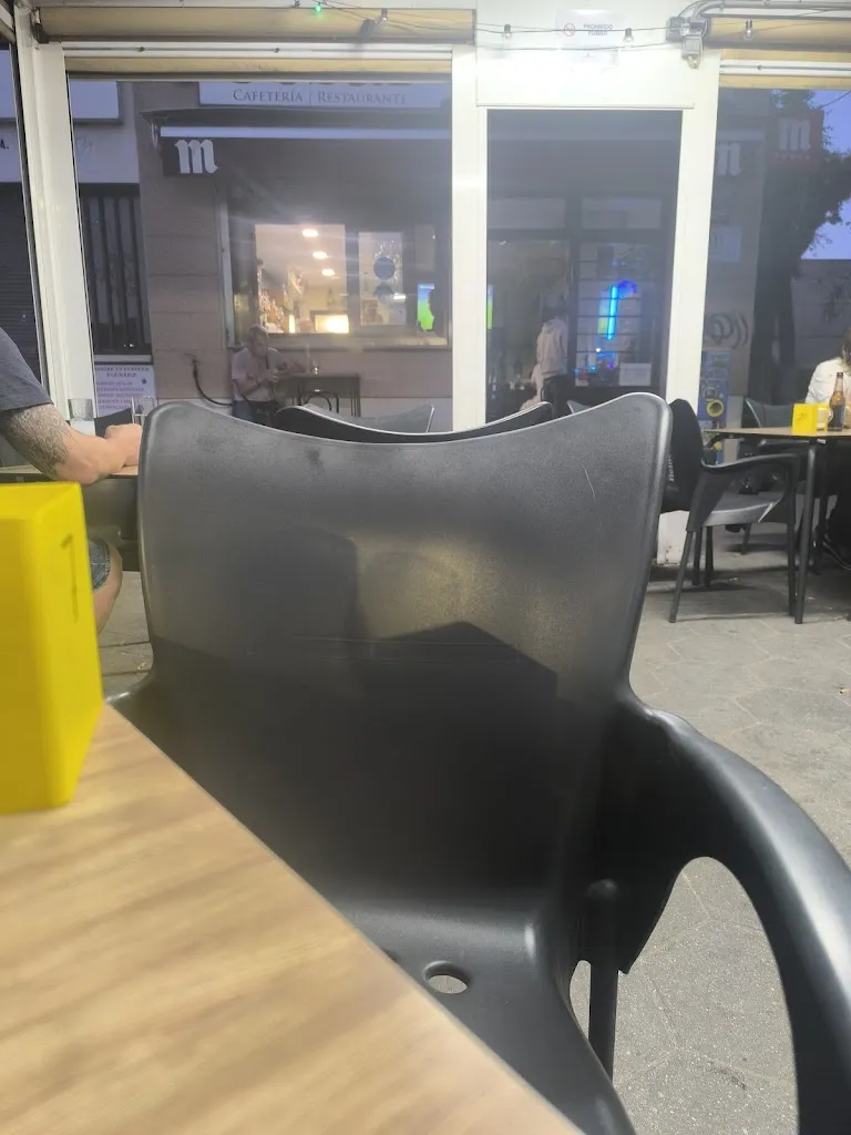 JORGE ANIDO DONAIRE_Cafetería César_Poveda_recensione