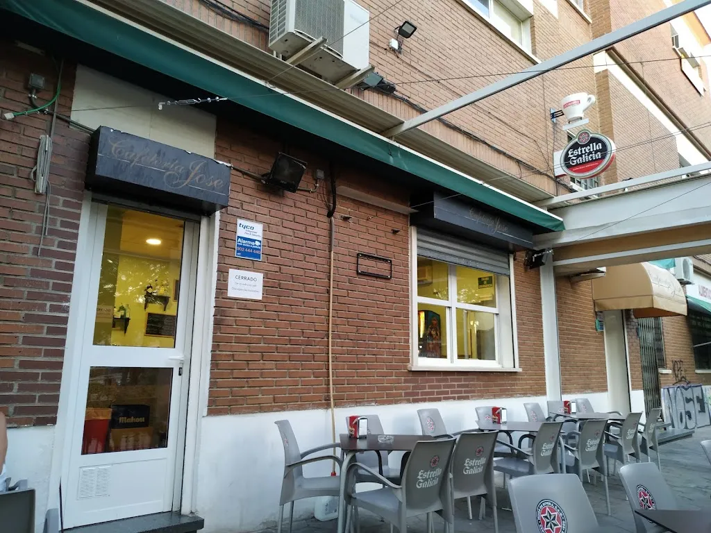 Cafeteria José restaurant in Poveda