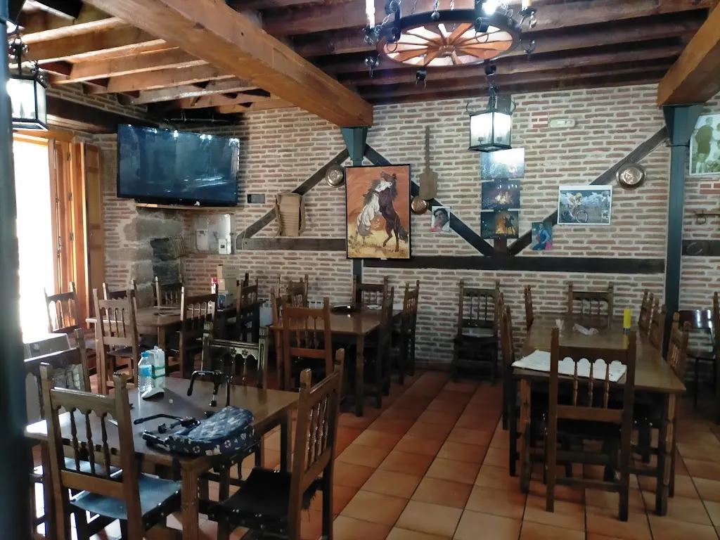 Hostal El Patio_San Bartolomé de Pinares_slider_image_3