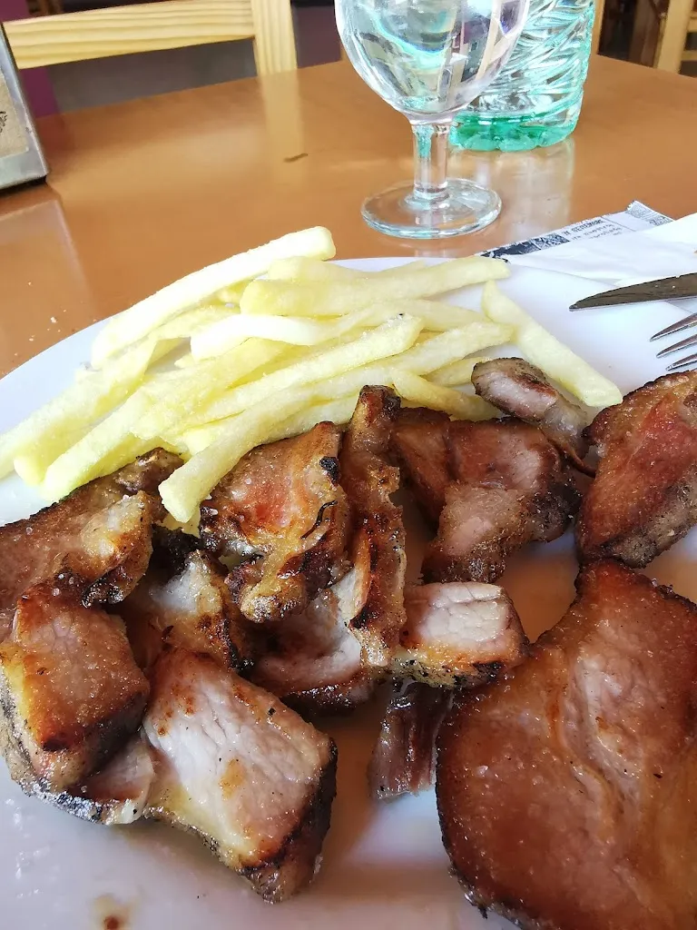 Jessica Alma_EL TROPEZON BAR RESTAURANTE_Piedralaves_review