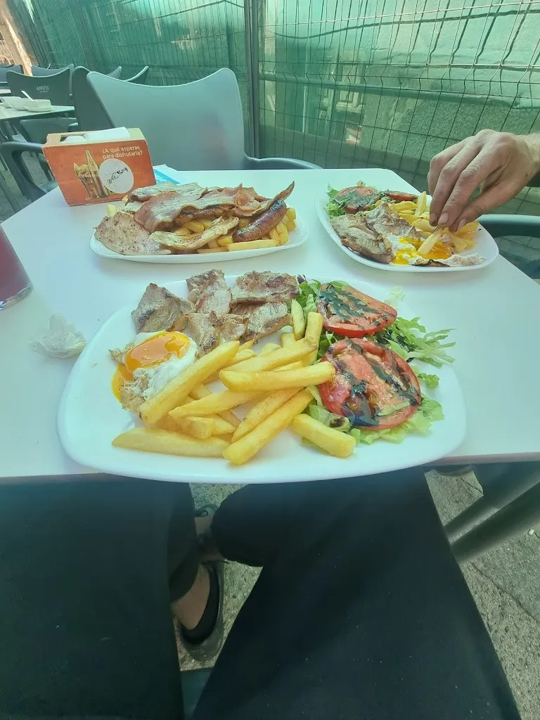 AliYoung_Bar Pub Tifany's_San Miguel de Corneja_review