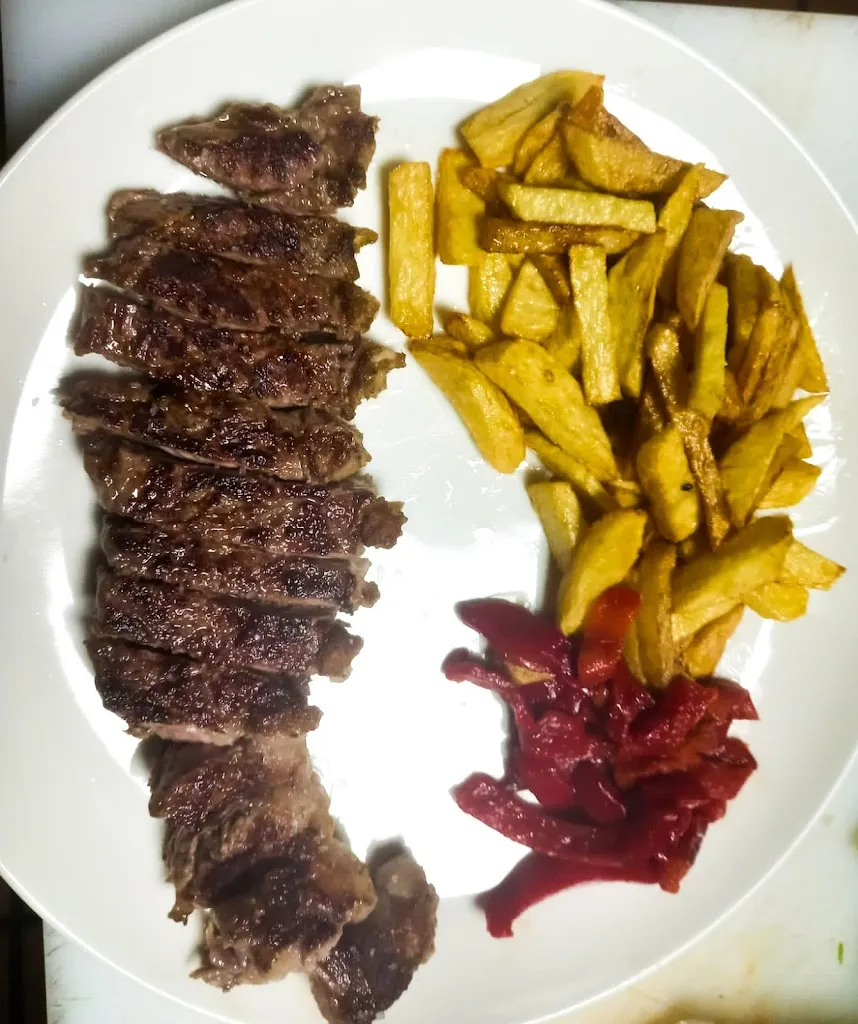 Cristóbal A_Kiosco de las eras_San Martín del Pimpollar_review