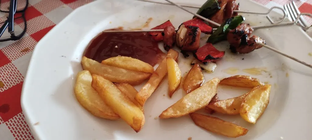 Esteban E. Martinena Padial_El Mesón_San Pedro del Arroyo_review