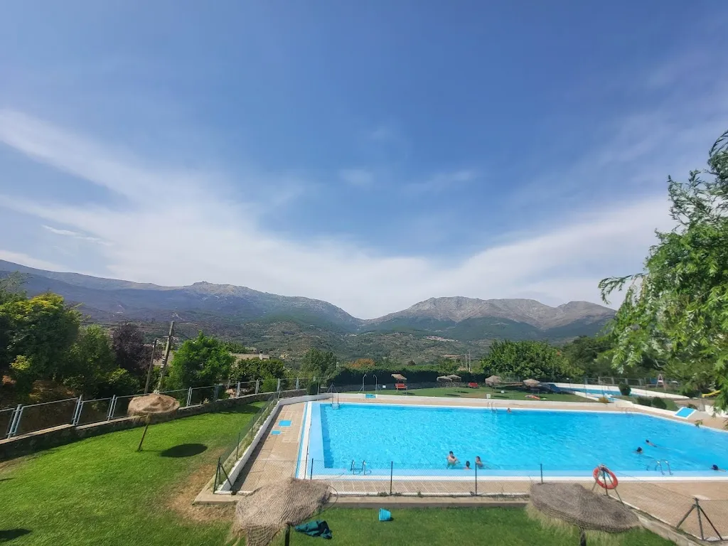 Bar Piscina Santa Cruz del Valle restaurant in Santa Cruz del Valle