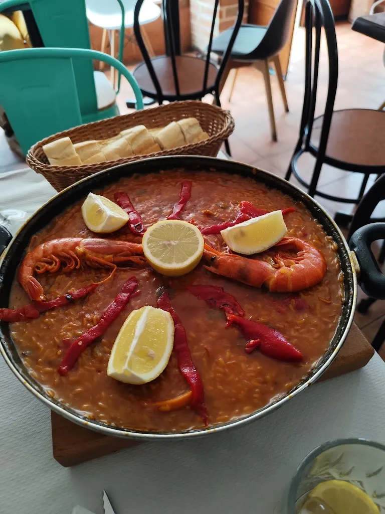 rafa Fernandez Gonzalez_BAR MIRALTIÉTAR._Santa María del Tiétar_review