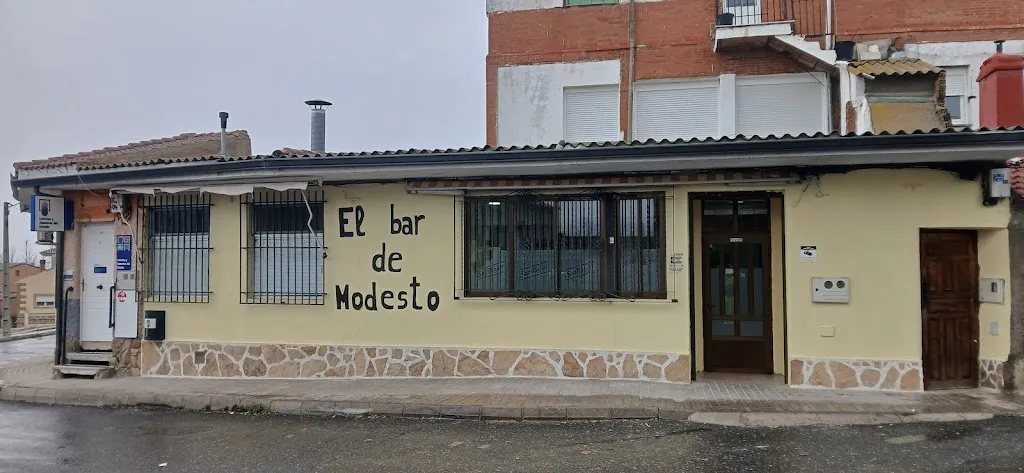 El bar de modesto restaurant in Solosancho