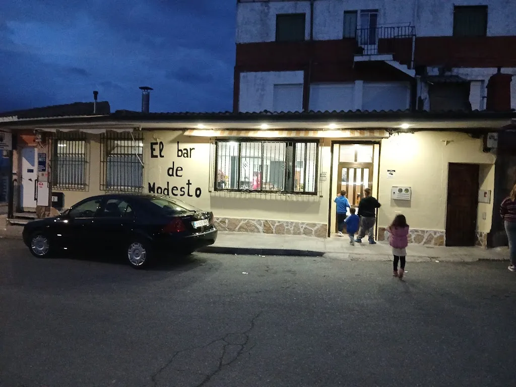 El bar de modesto_Solosancho_slider_image_2
