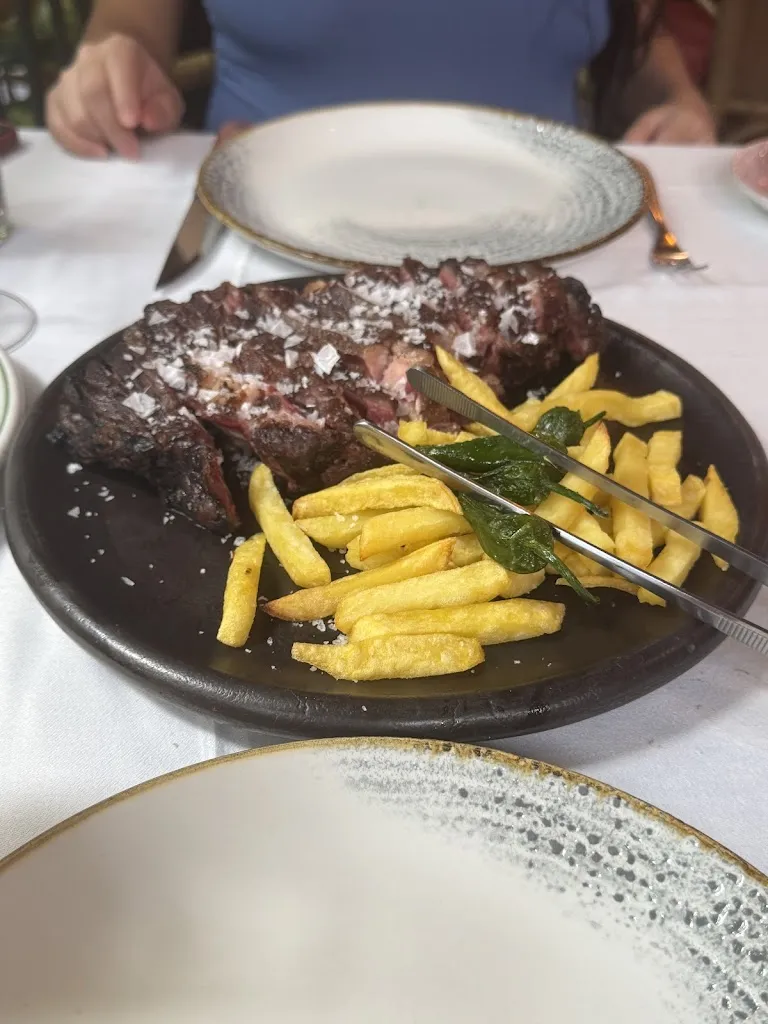 Cameron King_Terraza Jardín Felipe_Serrada La_review