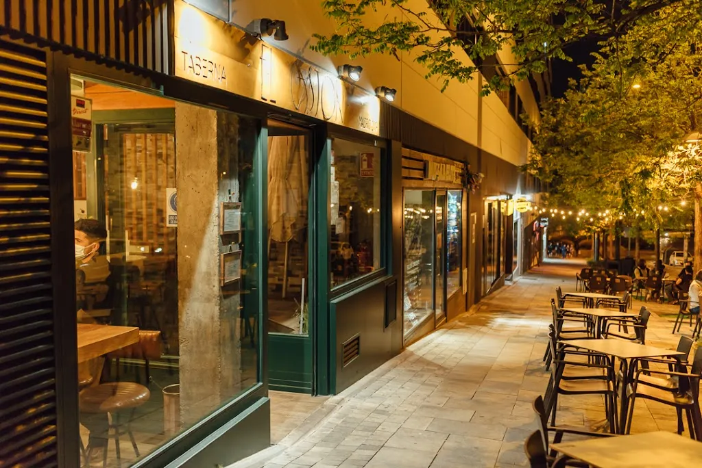 Taberna El Castor restaurant in Valdecasa