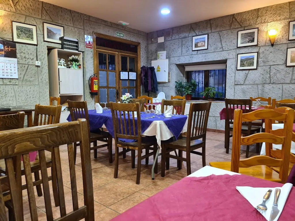 Bar Restaurante Las Escuelas_Villanueva de Ávila_slider_image_1