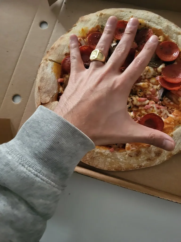 Julian de Lacaze_POMODORO Pizza Pasta Burritos_Vadillo de la Sierra_review