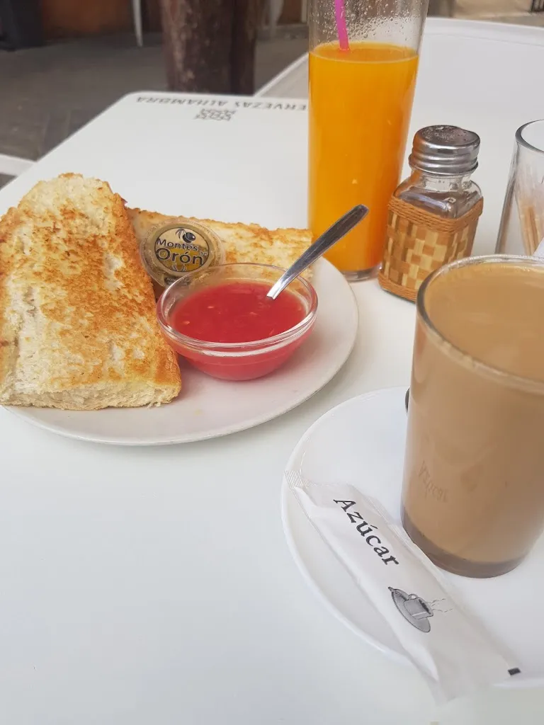 Jennifer Verdugo_Café Bar La Torre_Torre La_review