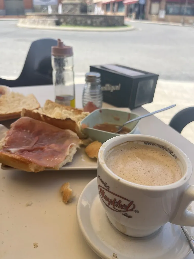 Karina Navarro v._La Bodeguita_Tiemblo El_review