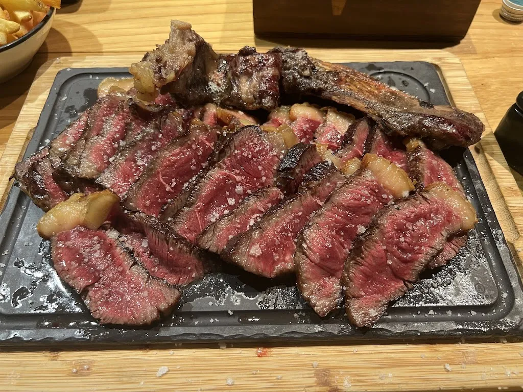 Emilio Lopez_Divino Steak House_Culleredo_review