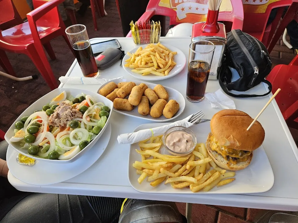 Alex_Snoopy_Tiemblo El_review