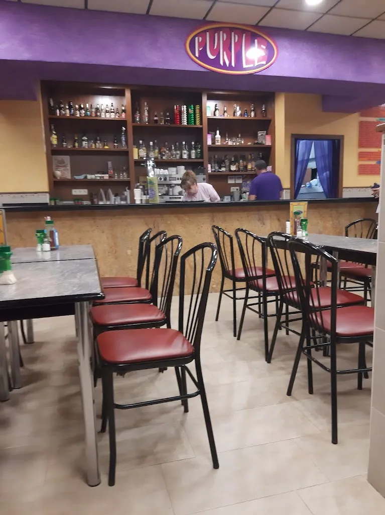 Purple restaurant in Tiemblo El