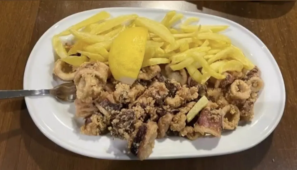 Emilio José Novás Barral_A ADEGA Café Bar_Viñegra de Moraña_review