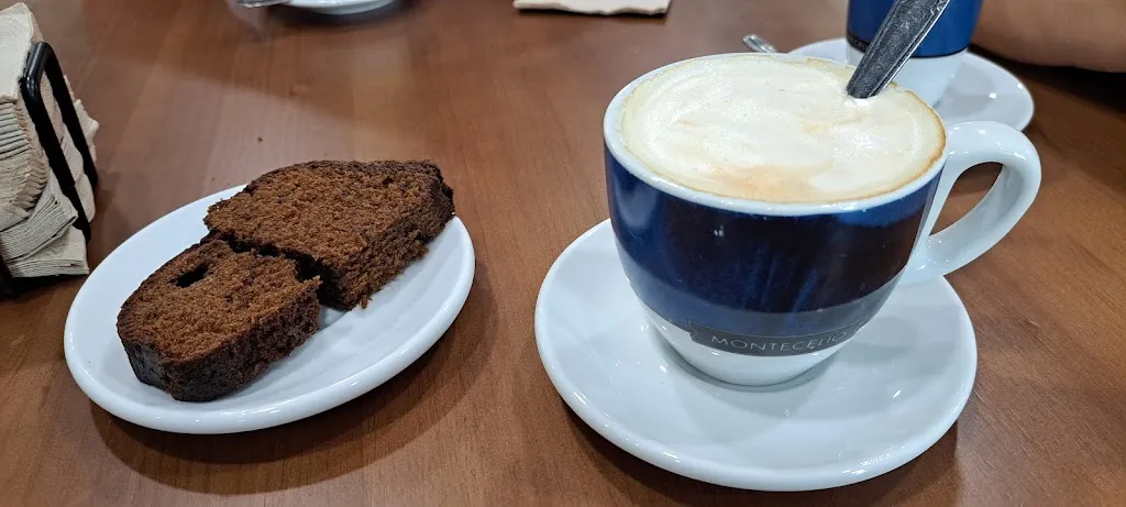 Clara Moure_A ADEGA Café Bar_Viñegra de Moraña_review