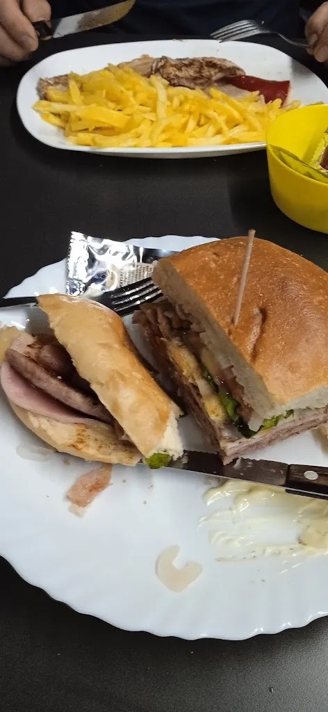 Mónica PR_A ADEGA Café Bar_Viñegra de Moraña_review