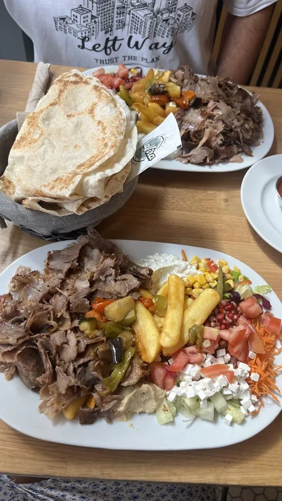 Menu_Vira Vira. The Gyro’s - Street Food_Vita_image_8