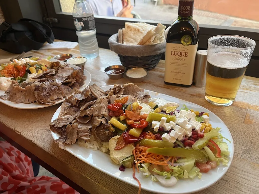 Scott Gardner_Vira Vira. The Gyro’s - Street Food_Vita_review