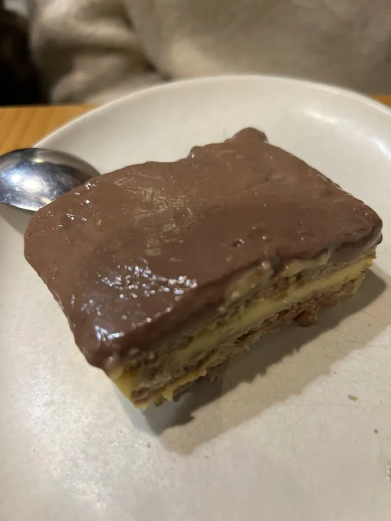 Lucia Fernandez_DeLaPiccola As Pontes_As Pontes de García Rodríguez_review