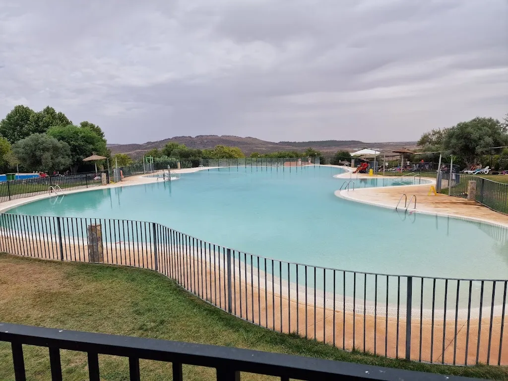 Piscina municipal de Alconera restaurant in Alconera