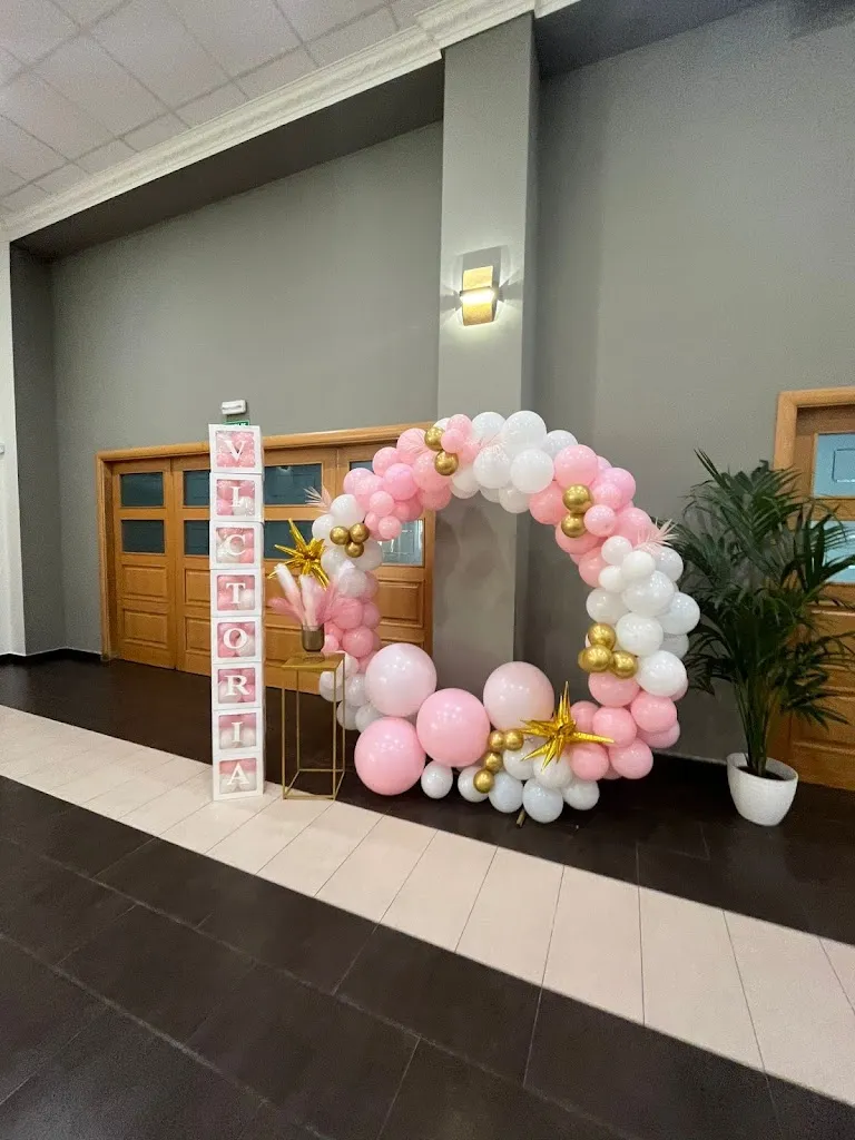 Victoria Gutiérrez_Salones Martínez Fernández_Aceuchal_recensione