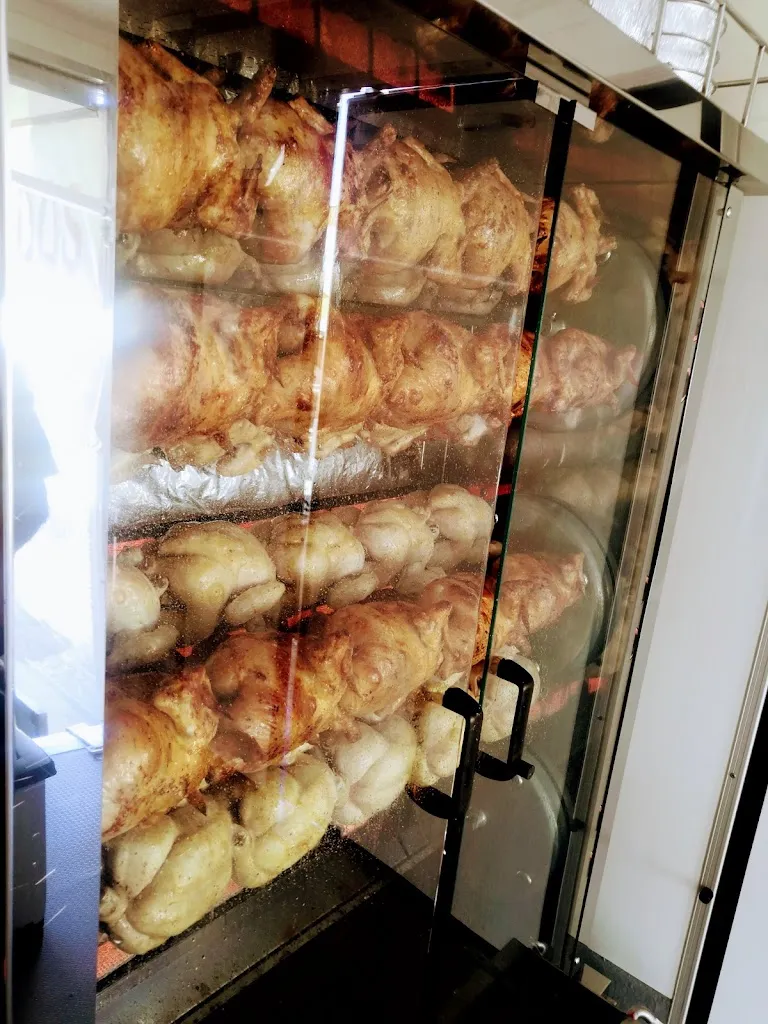 Asador de pollos Golden Chicken_Aceuchal_slider_image_2