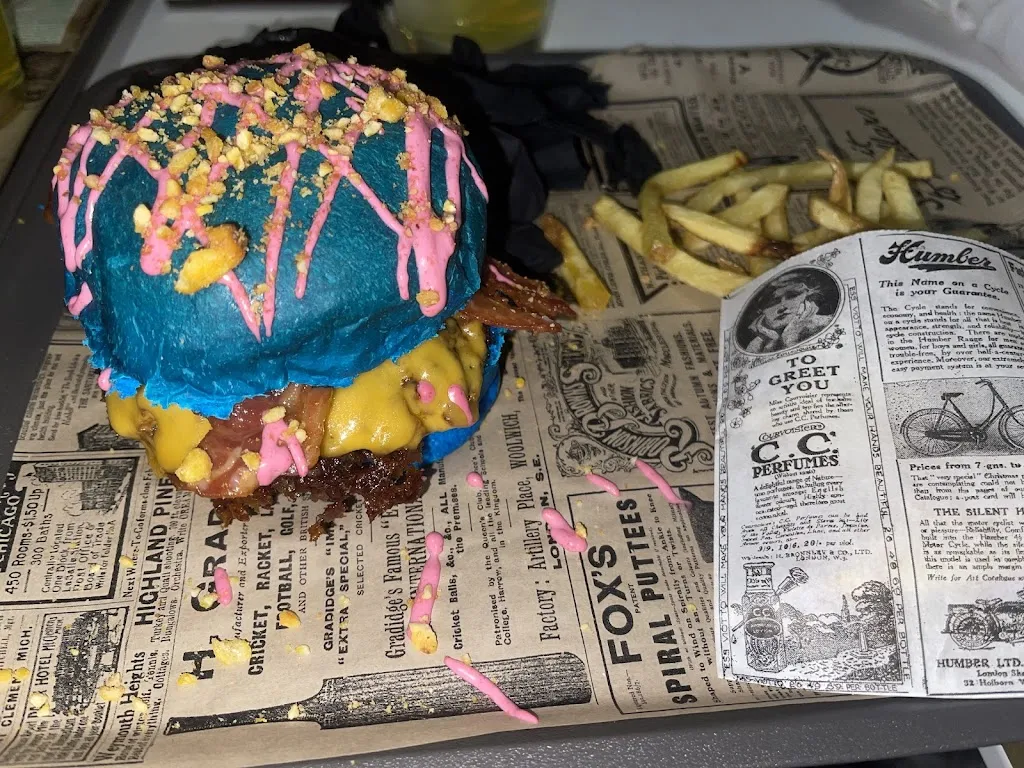 Erika Rosario Garrido_AZ Burger_Azuaga_review