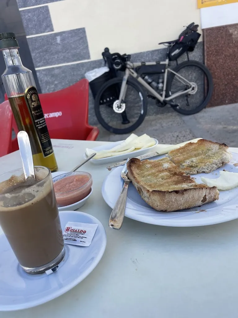 Pako Ñez_Bar restaurante casa patricia_Bodonal de la Sierra_review